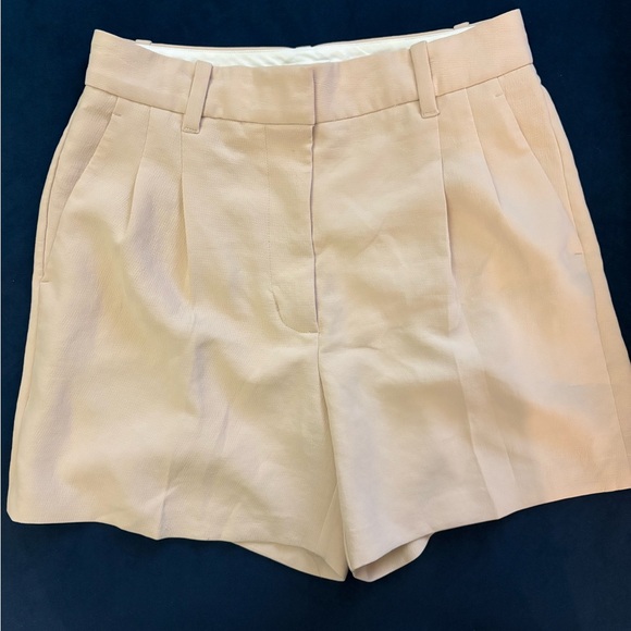 Aritzia effortless beige shorts size 6 - Picture 7 of 7